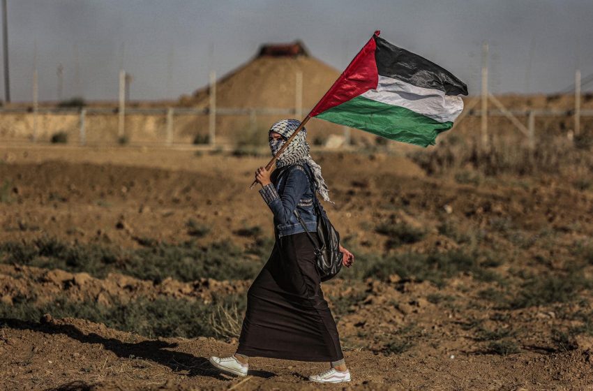  المصور الجريح عطية درويش من غزة يحصد المركز الأول بجائزة الخان الأحمر