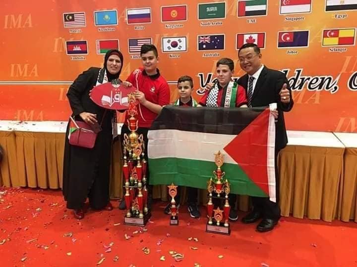  الفلسطيني رائد عمار يحصد المركز الأول عالميًا في مسابقة الذكاء العقلي في ماليزيا